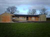 A well designed u-shaped yard with standard stables.